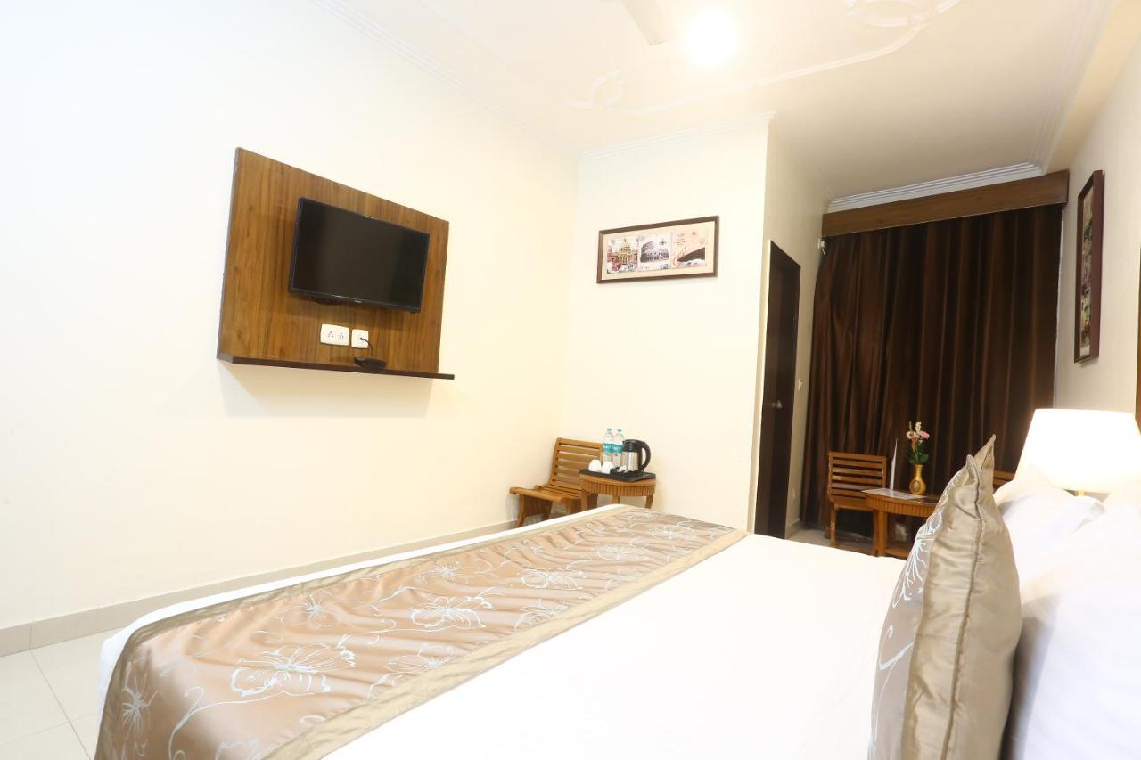 Hotel Earth Delhi  Extérieur photo